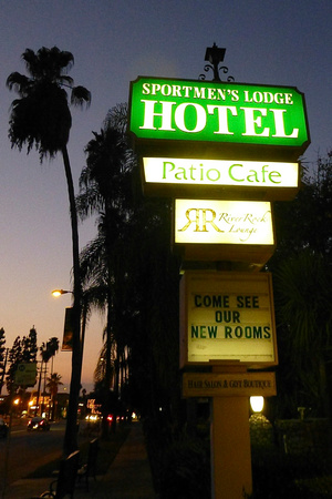 Sportsmen's Lodge, Th. night