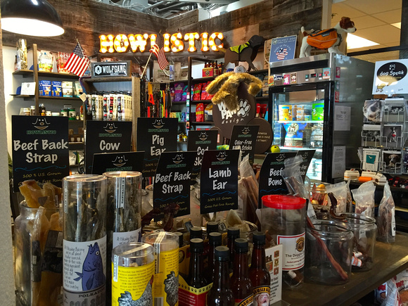 Howlistic pet store